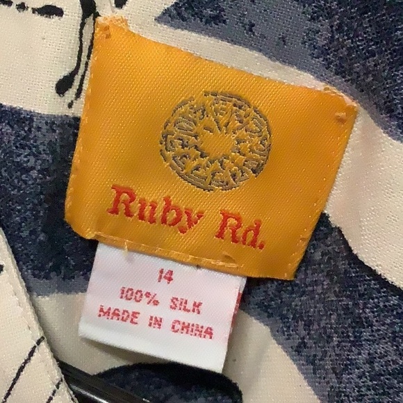 Ruby Rd. - Sz 14 - 100% silk shirt - 3/4 arm length - leaves & stripes - Picture 2 of 7
